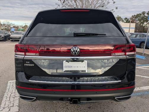 Deep Black Pearl 2026 Volkswagen Atlas 2.0T SE w/Technology