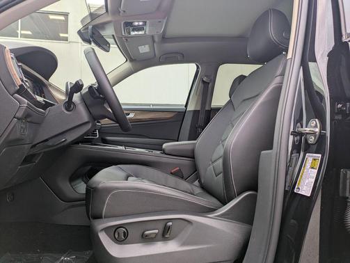 Deep Black Pearl 2026 Volkswagen Atlas 2.0T SE w/Technology