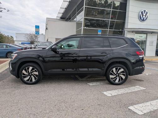Deep Black Pearl 2026 Volkswagen Atlas 2.0T SE w/Technology