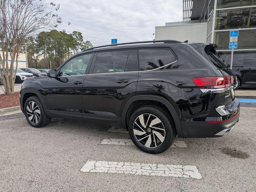 Deep Black Pearl 2026 Volkswagen Atlas 2.0T SE w/Technology