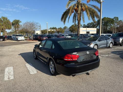 2015 Volkswagen Passat 1.8T Auto S