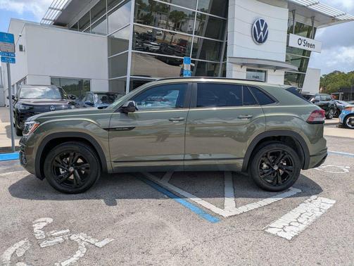 avocado green pearl 2026 Volkswagen Atlas Cross Sport 2.0T SEL