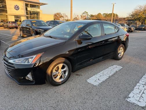 2019 Hyundai ELANTRA SE