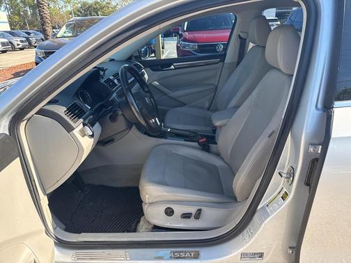 2015 Volkswagen Passat 1.8T Limited Edition