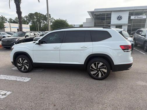 Pure White 2024 Volkswagen Atlas 2.0T SE w/Technology