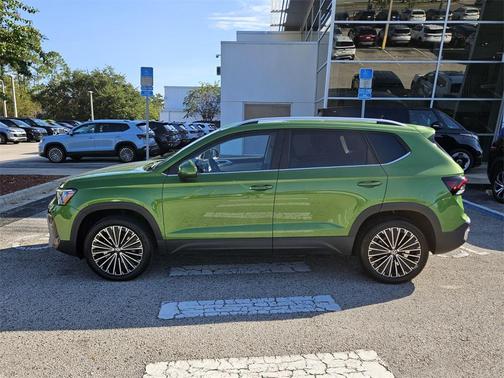 2025 Volkswagen Taos 1.5T SE