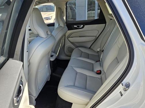 2025 Volvo XC60 Plug-In Hybrid T8 Plus