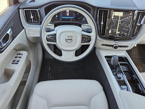 2025 Volvo XC60 Plug-In Hybrid T8 Plus
