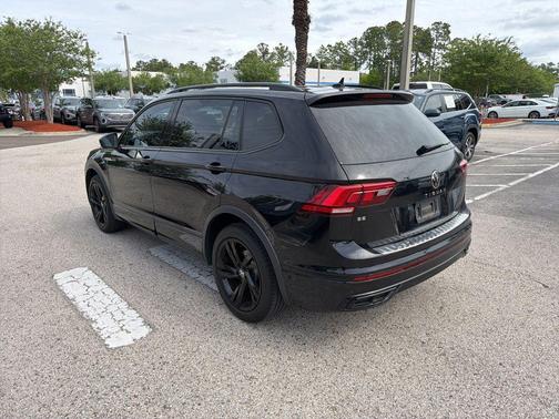 2024 Volkswagen Tiguan 2.0T SE R-Line Black