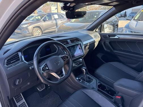 2022 Volkswagen Tiguan 2.0T SE R-Line Black