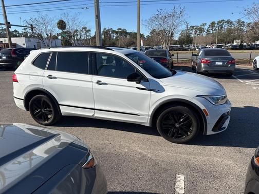 2022 Volkswagen Tiguan 2.0T SE R-Line Black