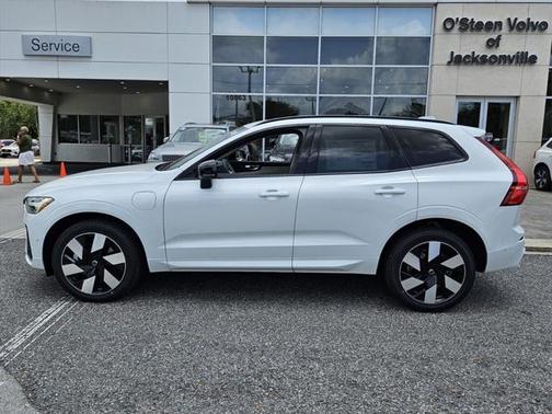 2025 Volvo XC60 Plug-In Hybrid T8 Plus