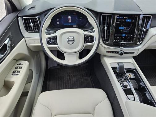 2025 Volvo XC60 Plug-In Hybrid T8 Plus