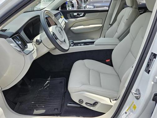 2025 Volvo XC60 Plug-In Hybrid T8 Plus