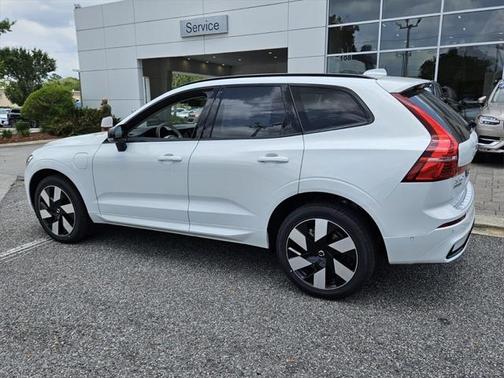 2025 Volvo XC60 Plug-In Hybrid T8 Plus