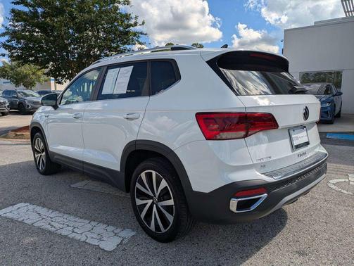 Pure White 2023 Volkswagen Taos 1.5T SE