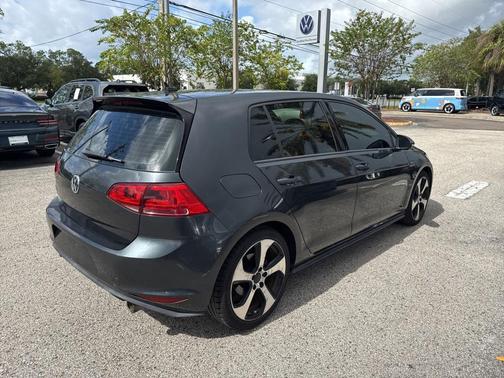 2017 Volkswagen Golf GTI 2.0T S 4-Door
