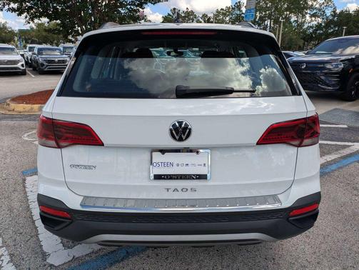 Pure White 2023 Volkswagen Taos 1.5T S