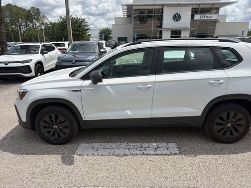 Pure White 2023 Volkswagen Taos 1.5T S
