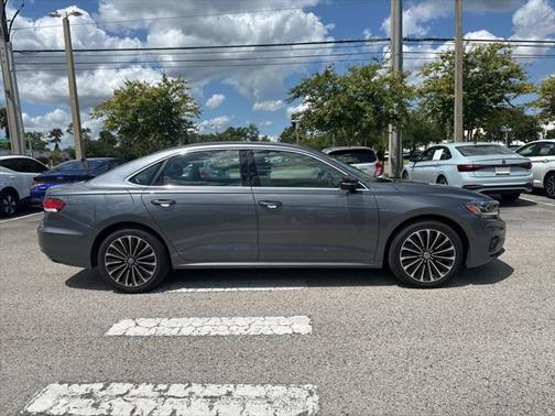 2022 Volkswagen Passat 2.0T Limited Edition