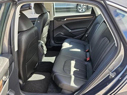 2022 Volkswagen Passat 2.0T Limited Edition