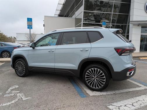 2026 Volkswagen Taos SE