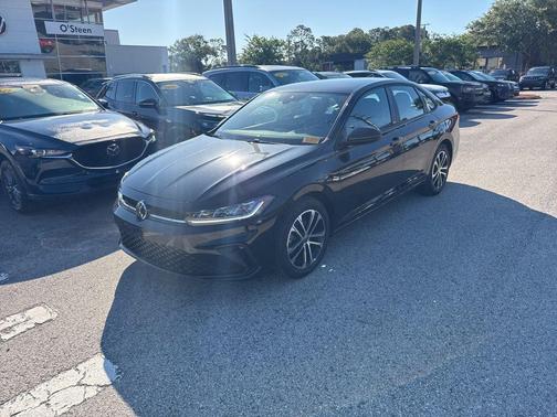 Deep Black Pearl 2026 Volkswagen Jetta 1.4T S