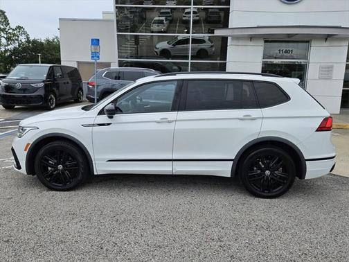 2022 Volkswagen Tiguan 2.0T SE R-Line Black