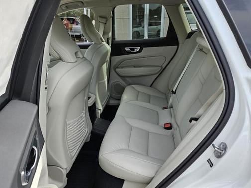 2025 Volvo XC60 Plug-In Hybrid T8 Core