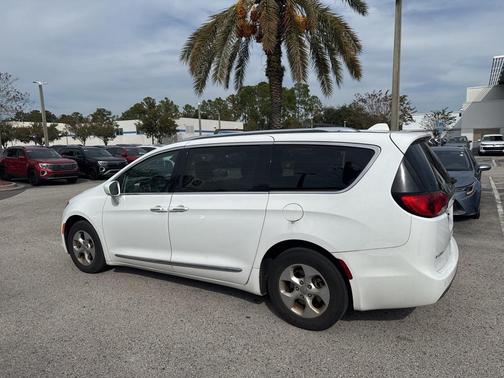 2017 Chrysler Pacifica Touring-L