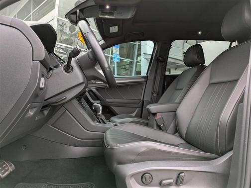 2023 Volkswagen Tiguan 2.0T SE R-Line Black 4MOTION