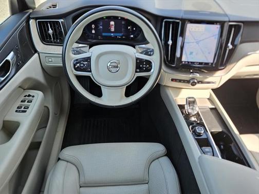 2022 Volvo XC60 B5 Inscription
