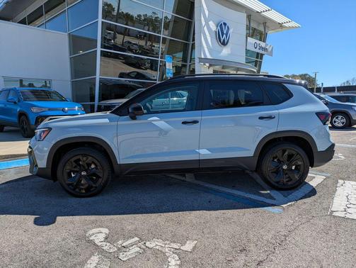 2026 Volkswagen Taos SE Black