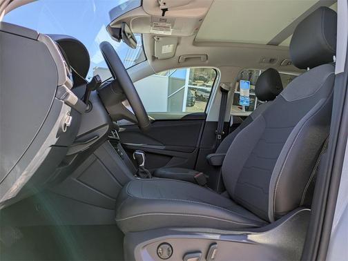 2026 Volkswagen Taos SE Black