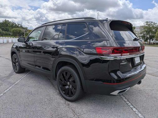 deep black pearl 2026 Volkswagen Atlas 2.0T SE w/Technology
