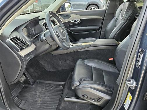 2022 Volvo XC90 Recharge Plug-In Hybrid T8 Inscription 6 Passenger