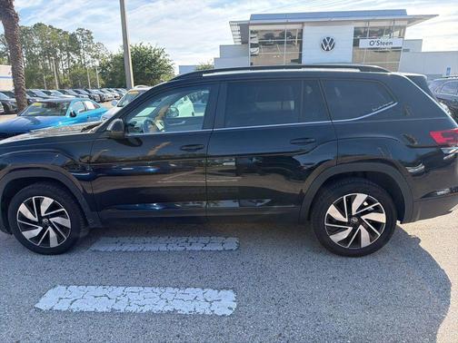 Deep Black Pearl 2024 Volkswagen Atlas 2.0T SE w/Technology