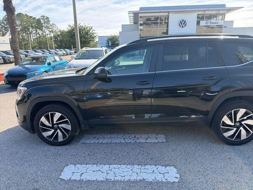 Deep Black Pearl 2024 Volkswagen Atlas 2.0T SE w/Technology