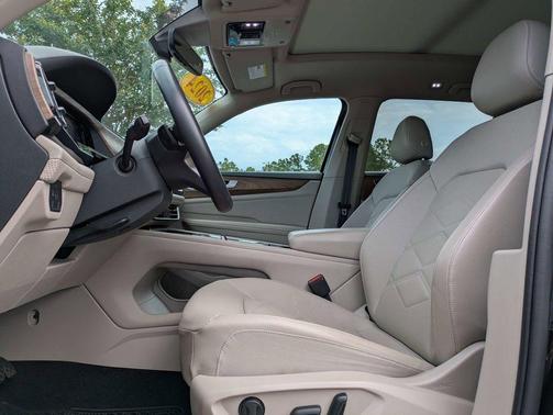 Deep Black Pearl 2024 Volkswagen Atlas 2.0T SE w/Technology