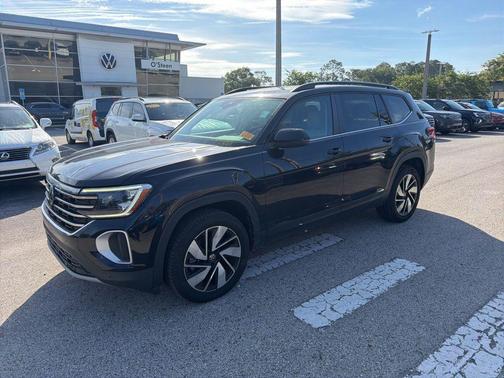 Deep Black Pearl 2024 Volkswagen Atlas 2.0T SE w/Technology