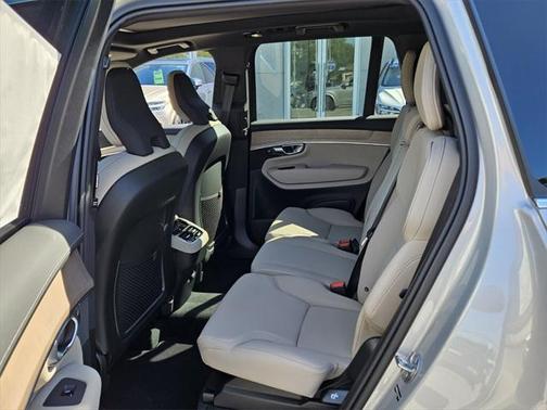 2025 Volvo XC90 B6 Core