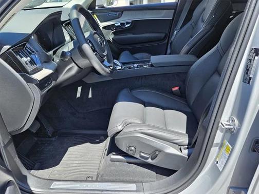 2025 Volvo XC90 Plug-In Hybrid T8 Ultra 6-Seater