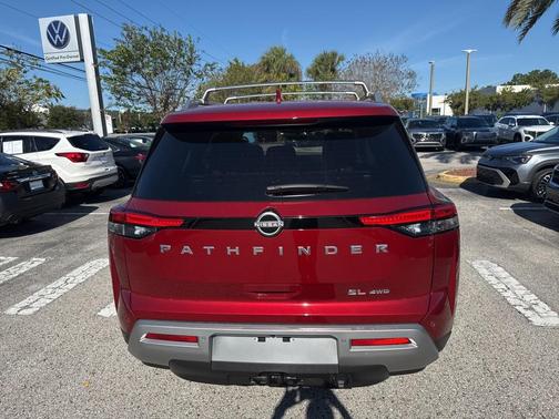 2024 Nissan Pathfinder SL 4WD