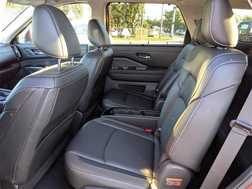 2024 Nissan Pathfinder SL 4WD