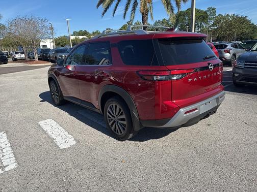 2024 Nissan Pathfinder SL 4WD