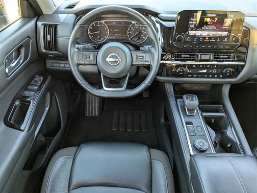 2024 Nissan Pathfinder SL 4WD