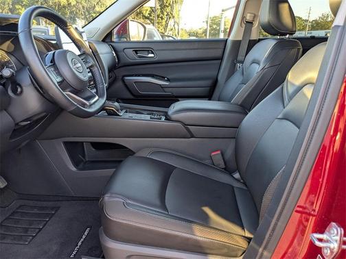 2024 Nissan Pathfinder SL 4WD