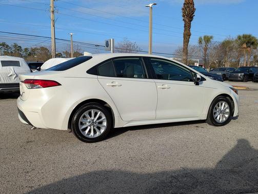 White 2020 Toyota Corolla LE