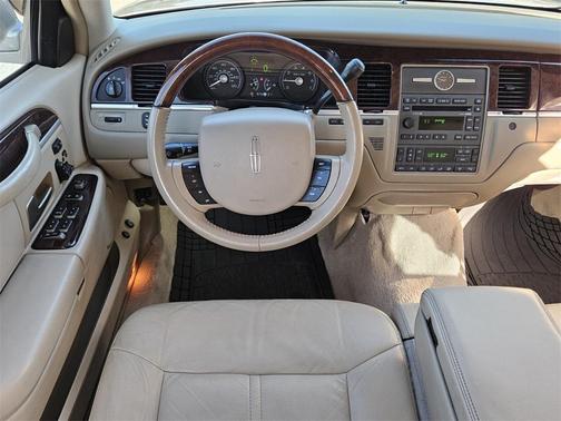 2008 Lincoln Town Car Signature