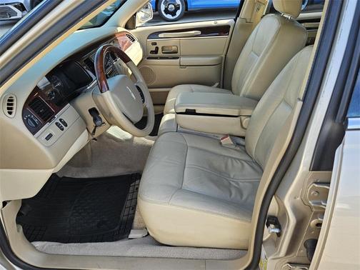 2008 Lincoln Town Car Signature